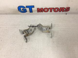 Петля (Шарнир дверной) передняя правая Mazda Demio 2004