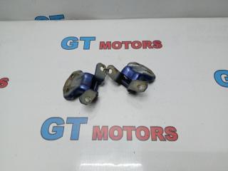 Петля (Шарнир дверной) передняя правая Mazda Premacy 2000