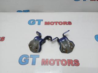 Петля (Шарнир дверной) передняя левая Mazda Premacy 2000