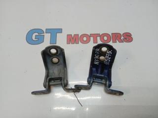 Петля (Шарнир дверной) передняя правая Nissan X-trail 2003