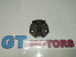 Петля замка багажника задняя Toyota Townace Noah 1998