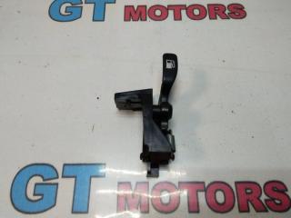 Рычаг открывания бензобака Toyota Caldina 1998