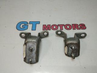 Запчасть петля (шарнир дверной) задняя правая Toyota Carina 1997