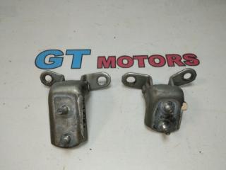 Запчасть петля (шарнир дверной) задняя левая Toyota Carina 1997