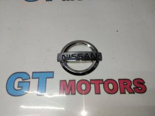 Эмблема задняя Nissan Primera 2003 контрактная Эмблема задняя Nissan Primera 2003