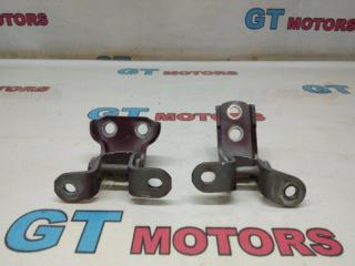 Петля (Шарнир дверной) передняя левая Toyota Vitz 2009