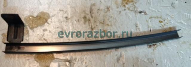 Направляющая стекла передняя левая Kia Sorento 2003