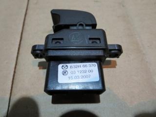 Запчасть кнопка стеклоподъемника задняя Mazda 3 2007