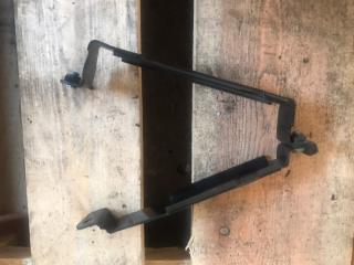 Запчасть кронштейн блока управления двигателем Audi A4 2007