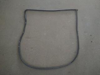 Уплотнитель двери передней правой Toyota Sienna 2011