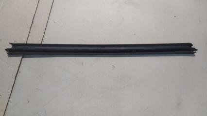 Уплотнитель двери задней левой Cadillac Escalade 2007