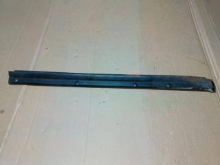 Уплотнитель двери задней левой Cadillac Escalade 2007