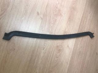 Запчасть уплотнитель капота Chevrolet Cruze 2011