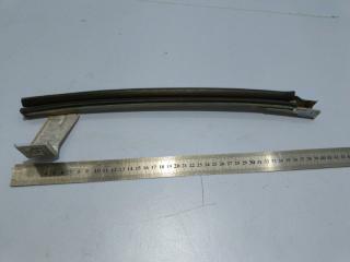 Направляющая стекла задняя правая Ford Explorer 2011