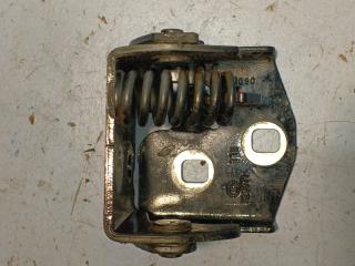 Петля двери задней левой Cadillac Escalade 2014 Б/У Петля двери задней левой Cadillac Escalade 2014