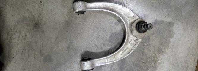 Поперечный рычаг Вх правый BMW M6