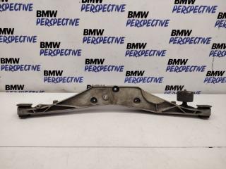 Запчасть поперечина рамы для редуктора заднего моста задняя BMW X1