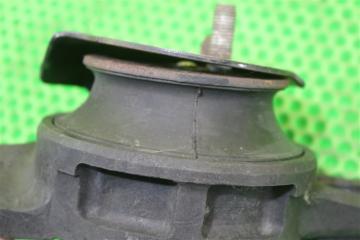 Подушка двигателя левая Forester SJ5 FB20B Подушка двигателя левая Forester SJ5 FB20B