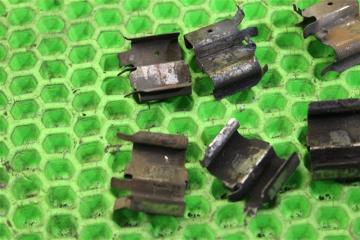 Прижимная пружина суппорта передняя Suzuki Grand Vitara TDA4W J24B