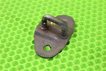 Петля замка багажника Mazda Bongo SK82MN F8 Петля замка багажника Mazda Bongo SK82MN F8