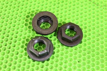 Запчасть гайка ступицы передняя Mazda Demio 2004