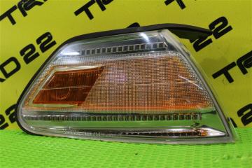 Габарит передний правый Toyota Mark 2 2000