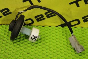 Фото запчасти крышка бачка тормозной жидкости Toyota Harrier 2001 контрактная запчасть Запчасть крышка бачка тормозной жидкости Toyota Harrier 2001