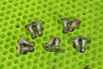 Запчасть болт петли двери Mitsubishi Outlander 2017