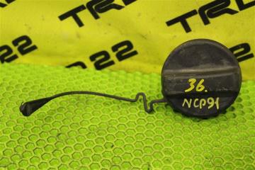 Фото запчасти крышка топливного бака Toyota Vitz 2008 контрактная запчасть Запчасть крышка топливного бака Toyota Vitz 2008