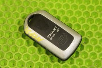 Запчасть ключ зажигания Toyota Sienta 2011