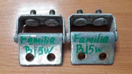 Запчасть петля крышки багажника MAZDA FAMILIA 2000