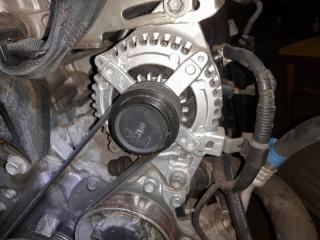 Запчасть генератор TOYOTA COROLLA FIELDER 2008 ZRE142G 2ZR-FE 27060-37020 Б/У Генератор TOYOTA COROLLA FIELDER 2008 ZRE142G 2ZR-FE 27060-37020 Б/У