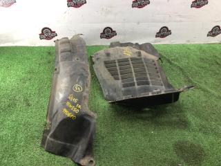 Подкрылок передний правый NISSAN ELGRAND 2001