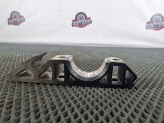 Фото запчасти крепление стабилизатора переднее правое VOLKSWAGEN TOUAREG 2007 контрактная запчасть Запчасть крепление стабилизатора переднее правое VOLKSWAGEN TOUAREG 2007