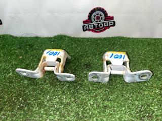 Петля двери передняя правая AXELA 2014 BM5FS P5-VPS