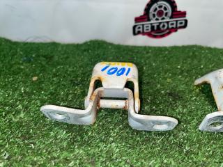 Петля двери передняя правая AXELA 2014 BM5FS P5-VPS