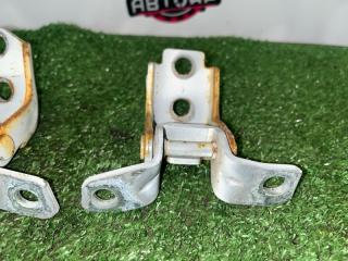 Петля двери передняя правая AXELA 2014 BM5FS P5-VPS