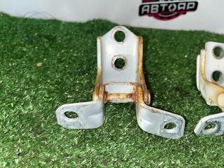 Петля двери передняя правая AXELA 2014 BM5FS P5-VPS