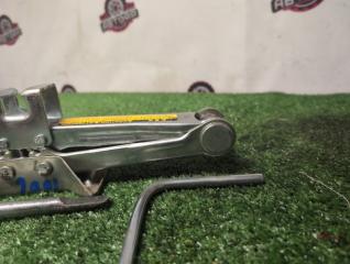 Домкрат CORONA PREMIO 1999 ST210 3S-FSE