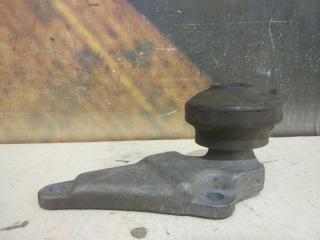 Кронштейн двигателя AUDI Allroad 2000