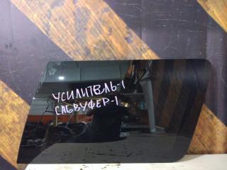 Стекло заднее правое Lincoln Navigator 2002