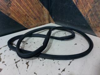 Уплотнительная резинка задняя AUDI Allroad 2001