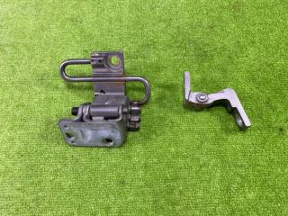 Петля двери передняя правая AUDI Allroad 2004 контрактная Петля двери передняя правая AUDI Allroad 2004