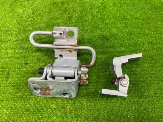 Петля двери передняя правая AUDI A6 2002