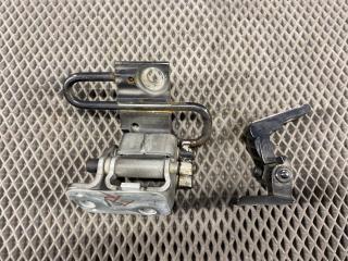 Петля двери передняя правая AUDI Allroad 2004