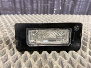 Плафон подсветки номера AUDI Q5 2009