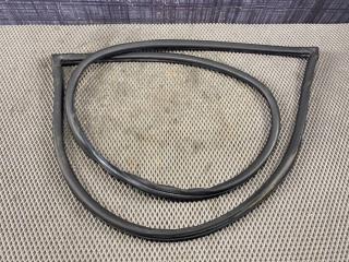 Подкапотный уплотнитель Porsche Cayenne 2003