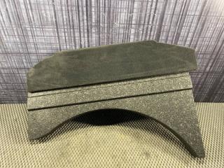 Обшивка багажника левая AUDI Allroad 2001