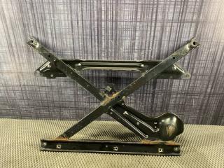 Распорка передняя AUDI A4 Avant 2008