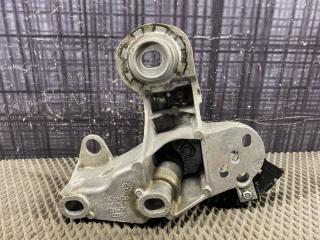 Кронштейн двигателя правый AUDI A4 Avant 2004